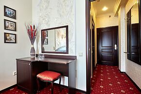 Boutique Hotel Monarch