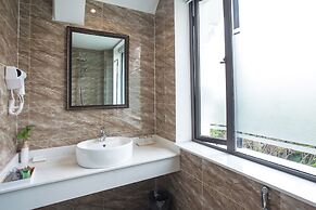 Dinh Elegant Hanoi Hotel