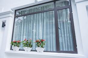 Dinh Elegant Hanoi Hotel