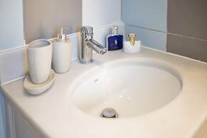 Seabreeze Villa - with Jacuzzi & heated pool