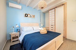 Seabreeze Villa - with Jacuzzi & heated pool