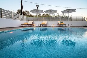 Seabreeze Villa - with Jacuzzi & heated pool