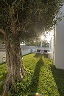 Seabreeze Villa - with Jacuzzi & heated pool