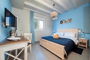 Seabreeze Villa - with Jacuzzi & heated pool