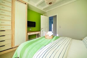 Seabreeze Villa - with Jacuzzi & heated pool