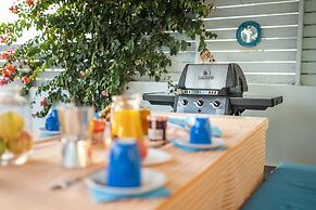 Seabreeze Villa - with Jacuzzi & heated pool