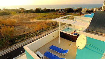 Seabreeze Villa - with Jacuzzi & heated pool