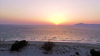 Seabreeze Villa - with Jacuzzi & heated pool