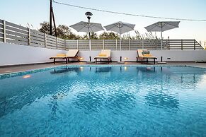 Seabreeze Villa - with Jacuzzi & heated pool
