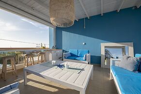 Seabreeze Villa - with Jacuzzi & heated pool