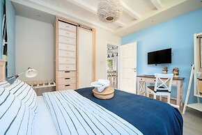 Seabreeze Villa - with Jacuzzi & heated pool