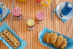 Seabreeze Villa - with Jacuzzi & heated pool