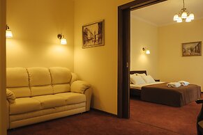 Adagio on Isaak square