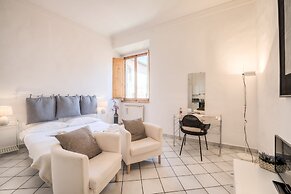 Santa Croce Apartments by Mmega