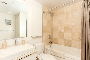 Platinum Suites - Modern Luxury High Rise Condo