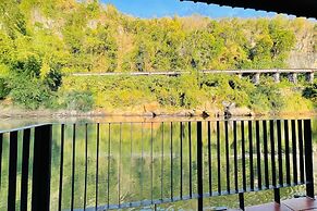 Baan Rim Kwai Paerimnam Resort