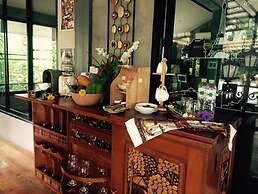 Baan Alisa Bed and Breakfast