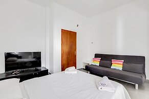 Central Apartment near Bograshov Beach