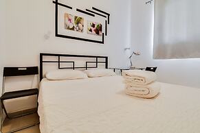 Central Apartment near Bograshov Beach