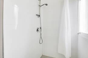 Central Apartment near Bograshov Beach