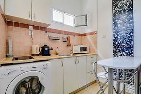 Central Apartment near Bograshov Beach