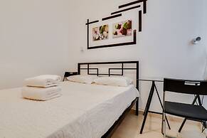 Central Apartment near Bograshov Beach