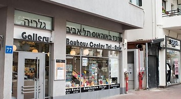 Central Apartment near Bograshov Beach