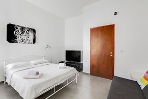 Central Apartment near Bograshov Beach