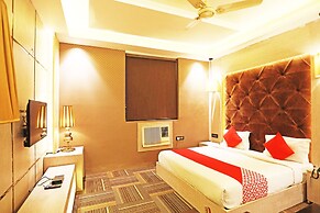 OYO 8902 Hotel Ronald Inn