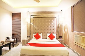 OYO 8902 Hotel Ronald Inn