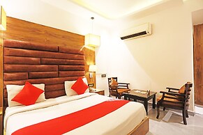 OYO 8902 Hotel Ronald Inn