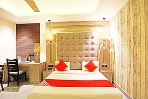 OYO 8902 Hotel Ronald Inn