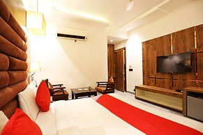 OYO 8902 Hotel Ronald Inn