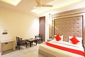 OYO 8902 Hotel Ronald Inn