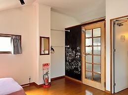 Guest House WA - Hostel