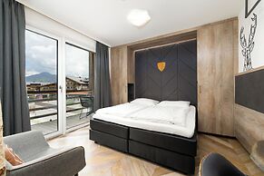 24 by AvenidA - Mountain Hotel