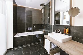 24 by AvenidA - Mountain Hotel