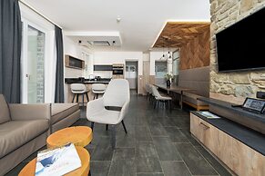 24 by AvenidA - Mountain Hotel