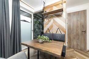 24 by AvenidA - Mountain Hotel