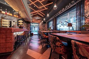 24 by AvenidA - Mountain Hotel