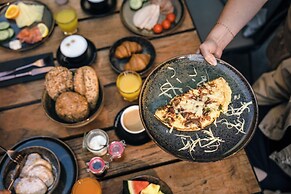 24 by AvenidA - Mountain Hotel