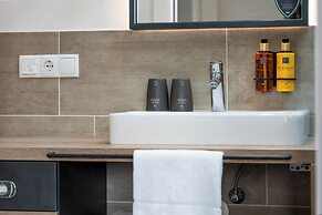 24 by AvenidA - Mountain Hotel