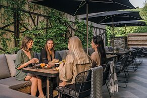 24 by AvenidA - Mountain Hotel