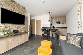 24 by AvenidA - Mountain Hotel