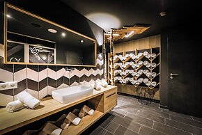 24 by AvenidA - Mountain Hotel