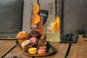 24 by AvenidA - Mountain Hotel