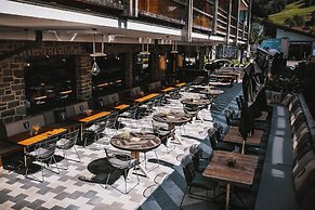 24 by AvenidA - Mountain Hotel