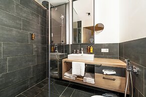 24 by AvenidA - Mountain Hotel