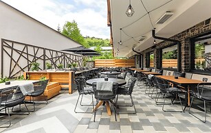 24 by AvenidA - Mountain Hotel