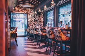 24 by AvenidA - Mountain Hotel